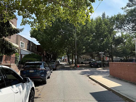 3rd image of 2711 S Alder St