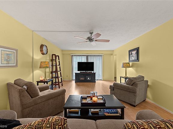 4th image of 19842 Dell Dr #7