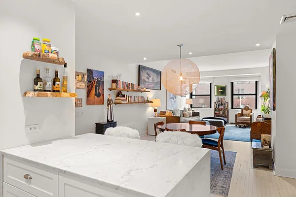 Sold by Nest Seekers International | media 4