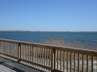 3 Nautilus Ct, Hampton Bays, NY 11946