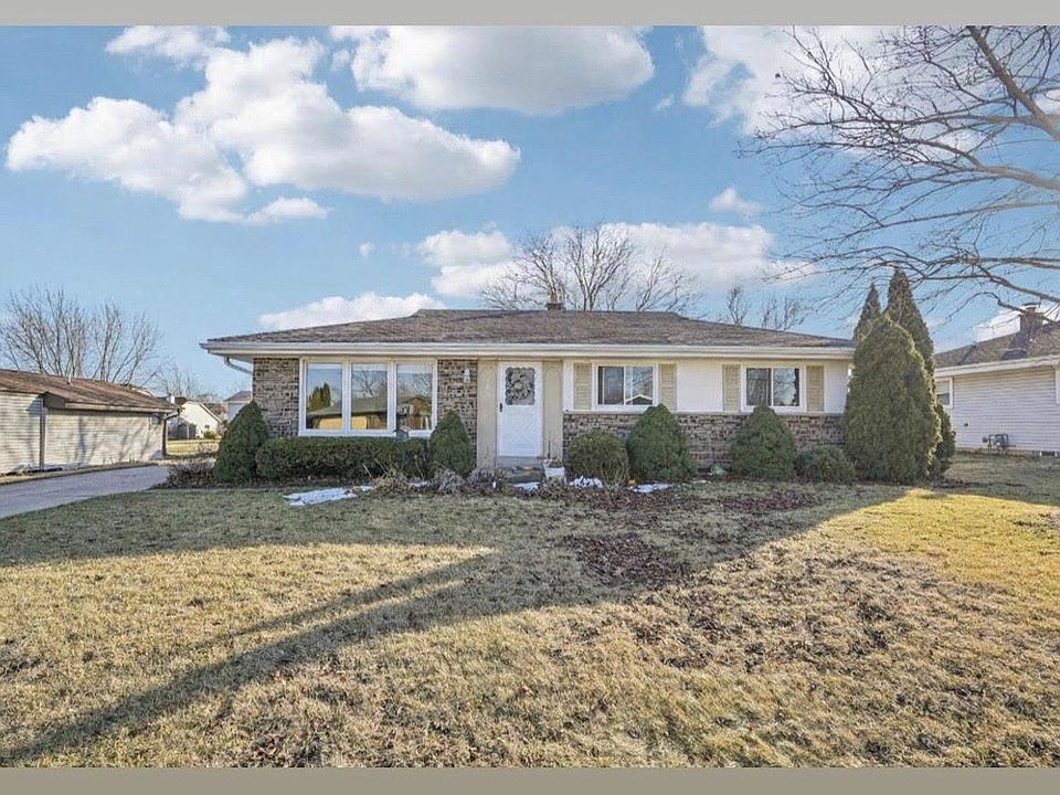1st image of 395 E OAK LANE