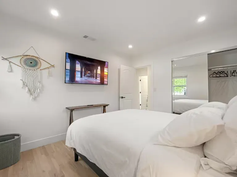 7106 Lasaine Ave — Photo 33