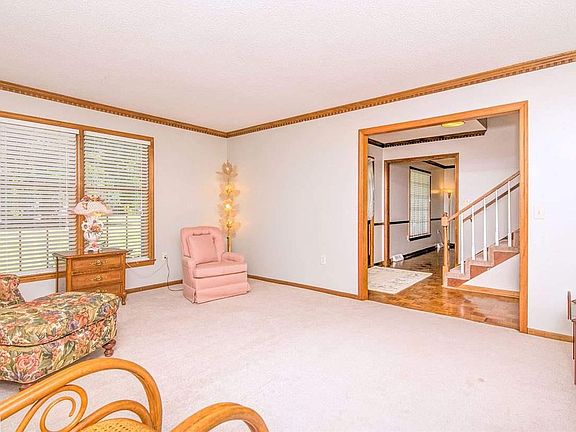 3rd image of 202 Pecan Hill Dr
