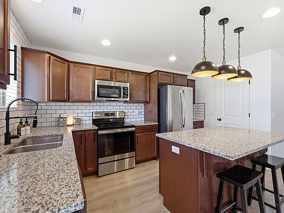 3rd image of 3503 S Laurel Ln