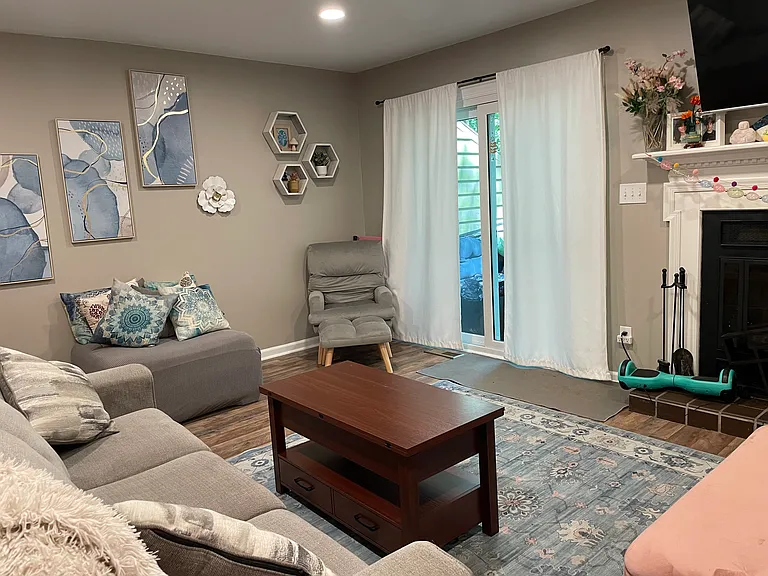 402 Forest Ct — Photo 5