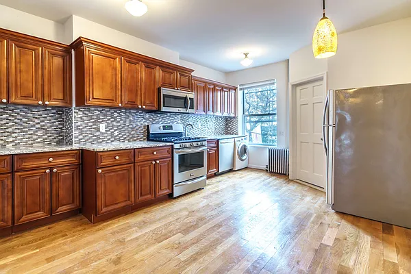 Rented by Capri Jet Realty Corp | media 21