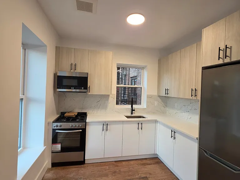 286 Hawthorne Ave #4BR — Photo 1