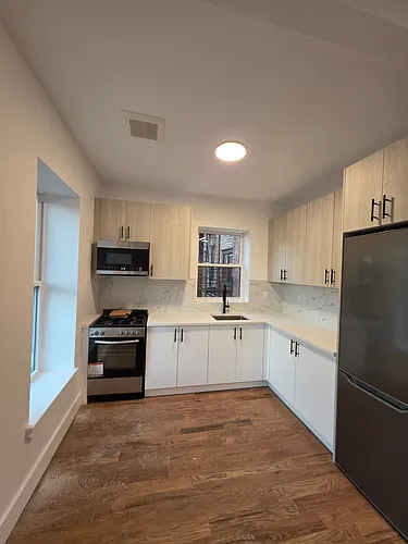 286 Hawthorne Ave Photo 1