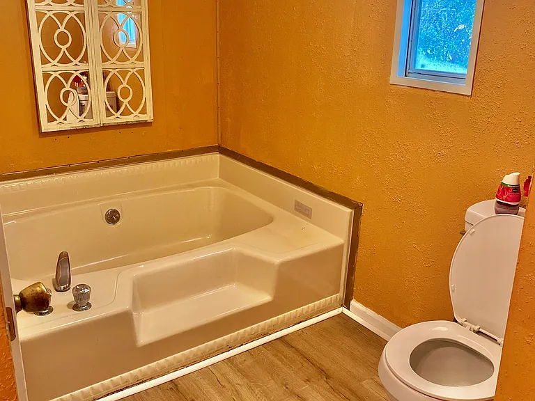 343 E Wine St — Photo 13
