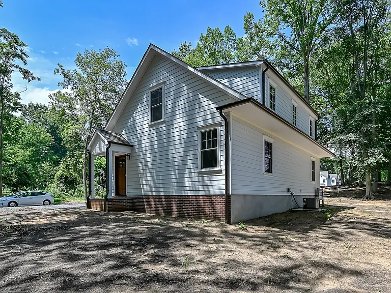 267 Sunnyside Rd — Photo 3