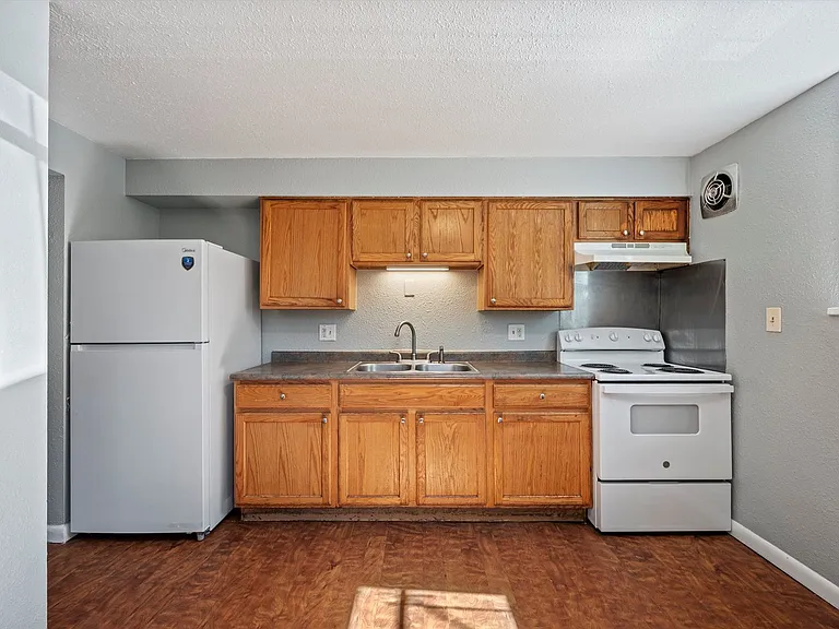 1634 Boston St — Photo 9