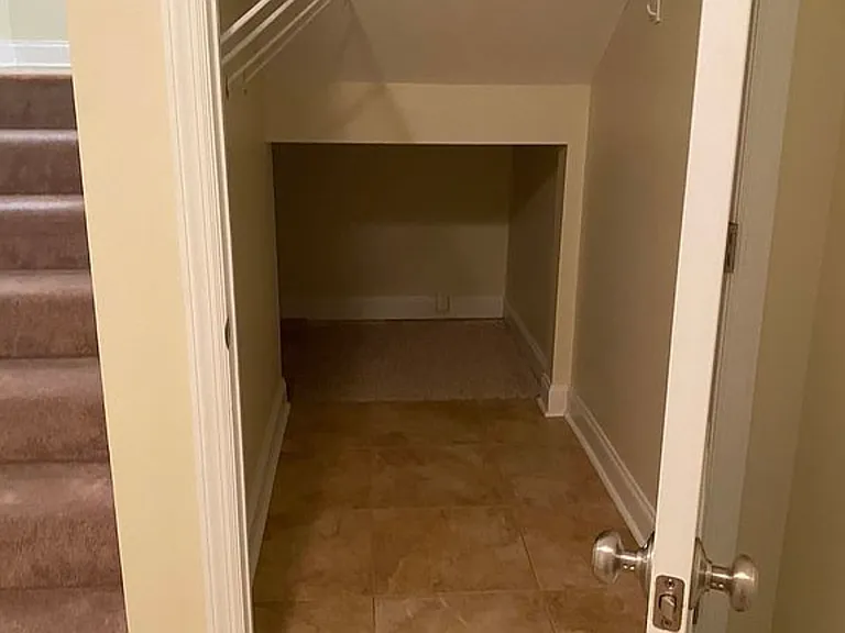 360 Harbor Dr — Photo 3
