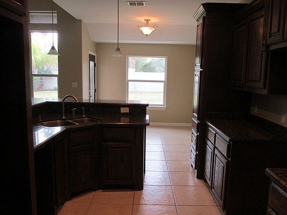 5th image of 515 Abbott Ave