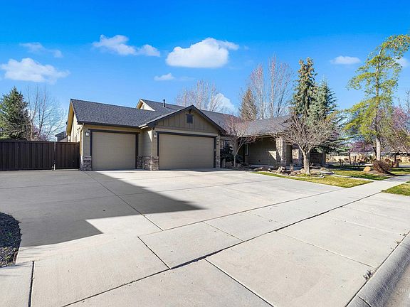 4th image of 843 E Bonita Canyon St