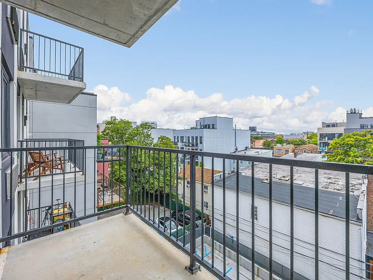 134 Erasmus St #4R — Photo 14
