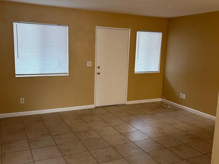 1319 Acacia Ave #5 — Photo 2
