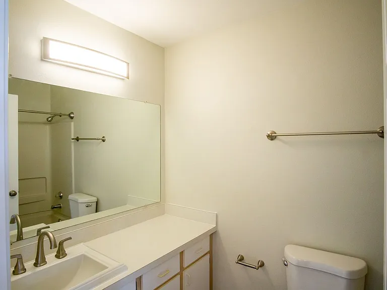 245 SW Hooker St #7 — Photo 12