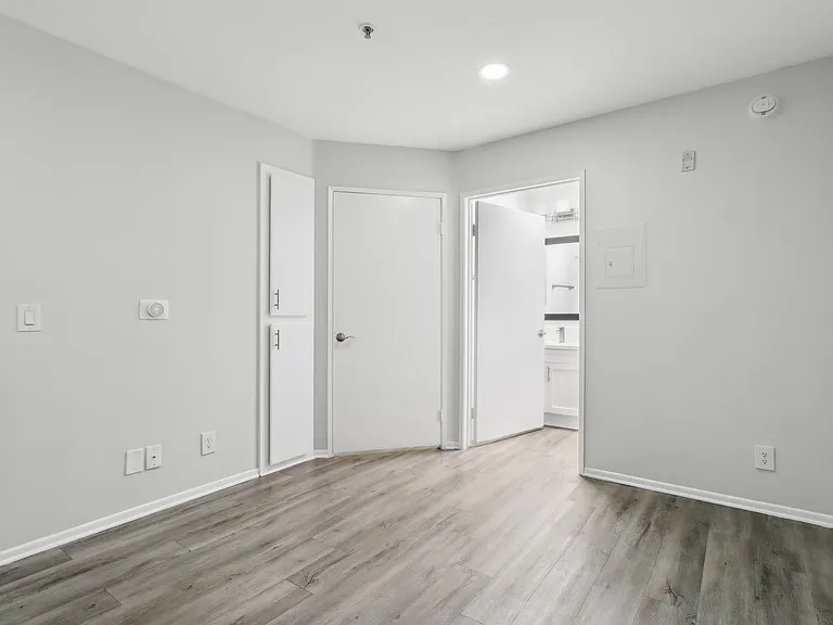 1223 Federal Ave — Photo 24