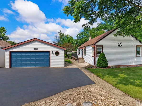 38392 N 8th St, Spring Grove, IL 60081