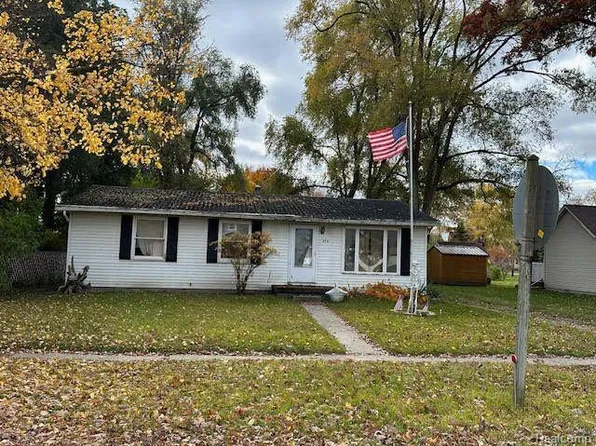 829 Brady St, Chesaning, MI 48616