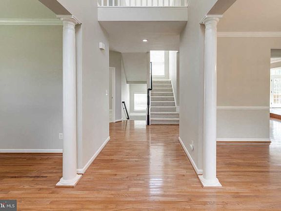 4th image of 10483 Manns Harbor Ct