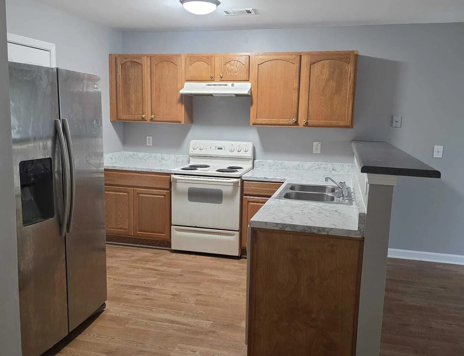 3 bed, 2.5 bath, 1347 sqft, $1,900 — Photo 4