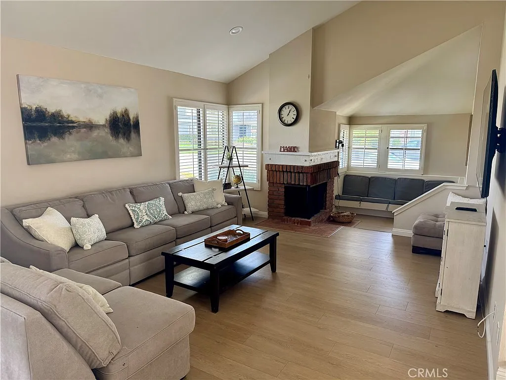 3 bed, 2.0 bath, 1538 sqft, $7,500 — Photo 3