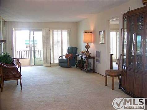 3rd image of 2514 Clairemont Dr Unit 206