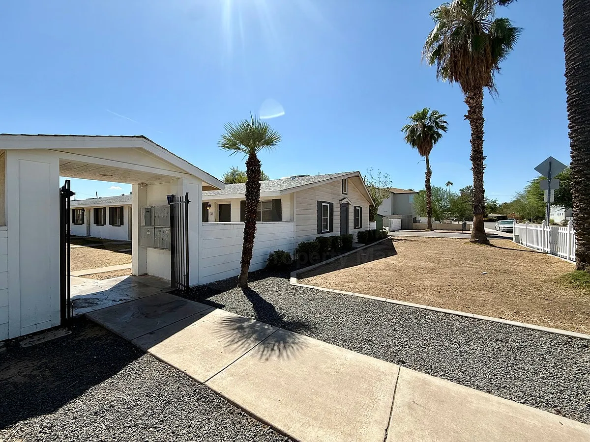2 bed, 1.0 bath, 830 sqft, $1,345 — Photo 1