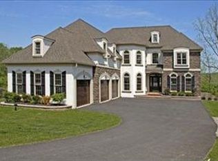 12 Creek View Ct, Palmer Twp, PA 18045