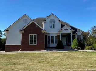 18853 Pinehollow Ln, Northville, MI 48168