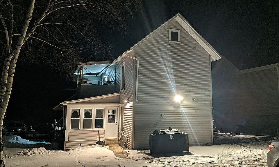2nd image of 72 Pearl St