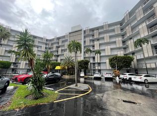 20400 W Country Club Dr #60, Miami, FL 33180