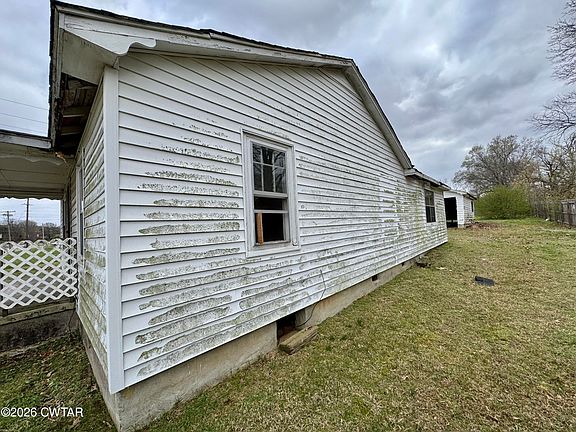 3rd image of 702 Gibson Rd