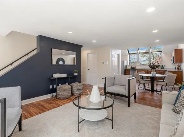 2 Chester St APT C, Cambridge, MA 02140