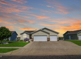 1121 Sorrento Pl, Bismarck, ND 58501