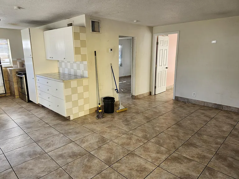1102 James Rd — Photo 9