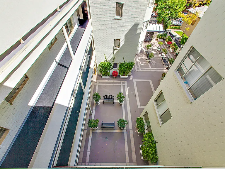Oakhurst Moderne — Photo 14