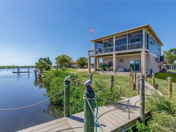 2061 S Schooner Dr, Crystal River, FL 34429