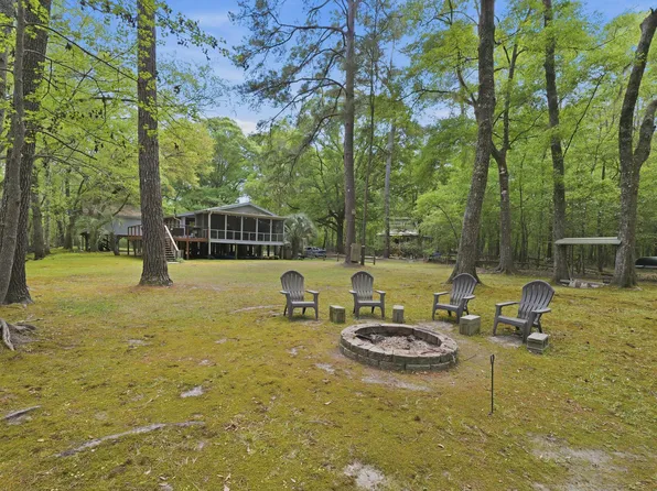 150 Franks Ln, Ridgeville, SC 29472