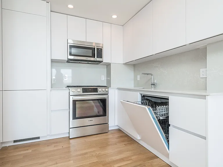 1410B Columbia Rd #4F — Photo 1