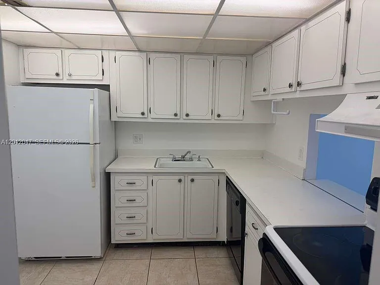 500 Executive Center Dr #5C — Photo 5