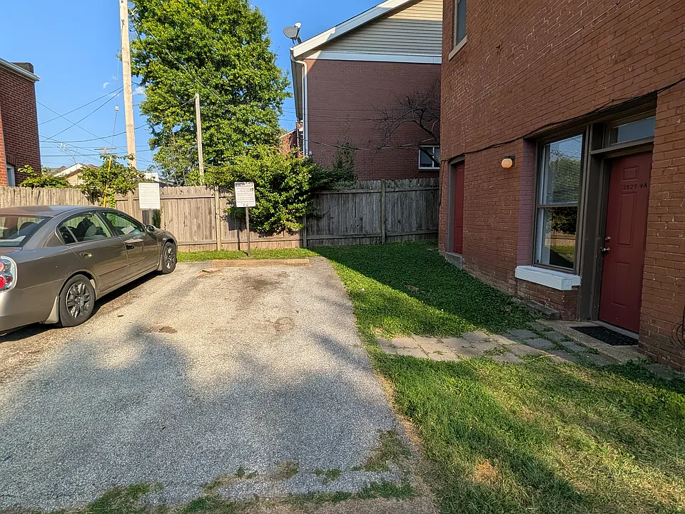 2827 Russell Blvd #B