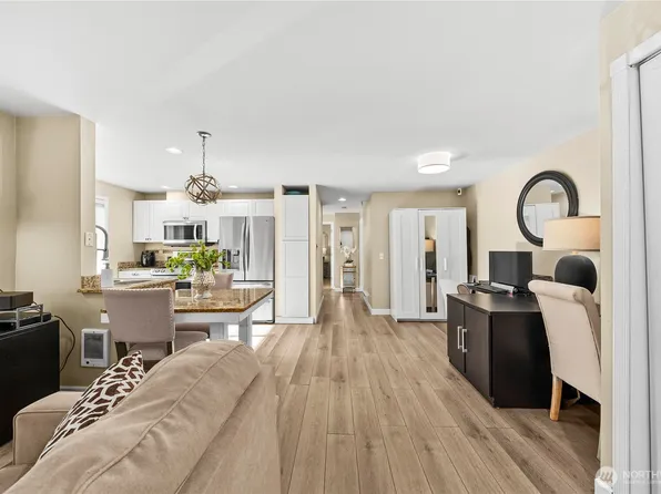 6825 SE Cougar Mountain Way, Bellevue, WA 98006