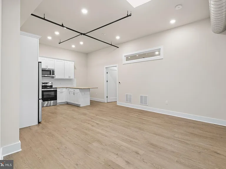 30 W Broad St #5 — Photo 14