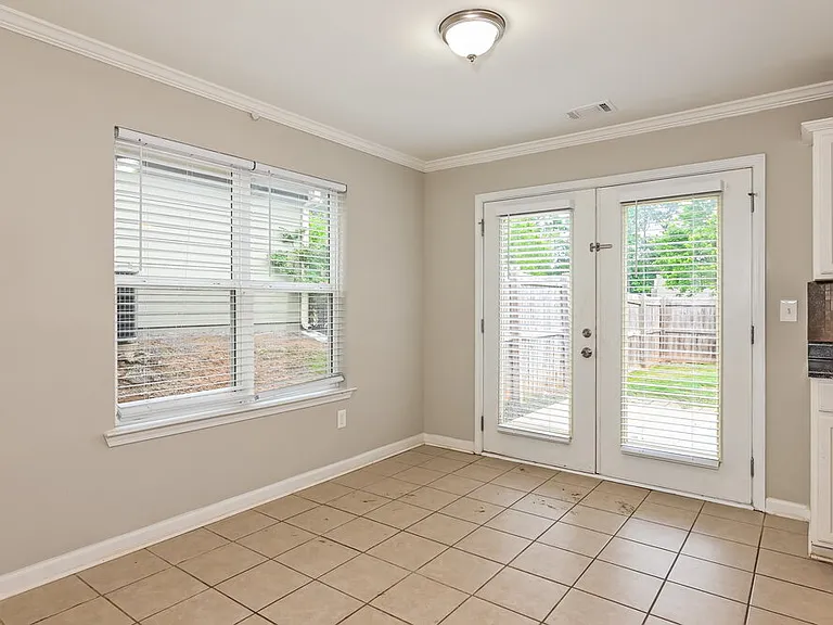 505 Walnut Woods Dr — Photo 5