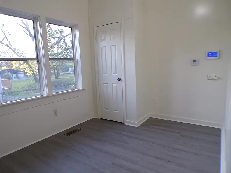 435 62nd St — Photo 3