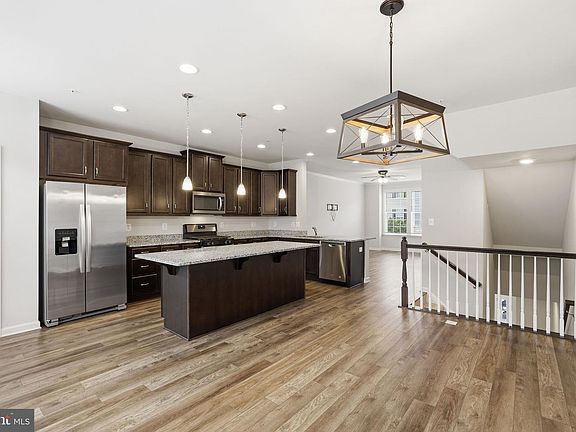 4th image of 304 Spring Bank Way