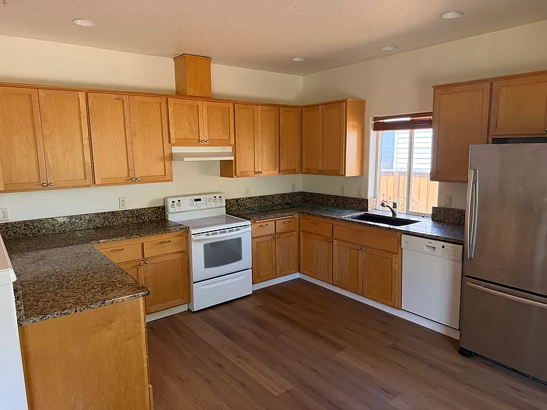 1215 Rupp St — Photo 13