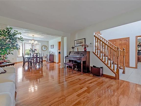 3rd image of 11802 Waterford Dr